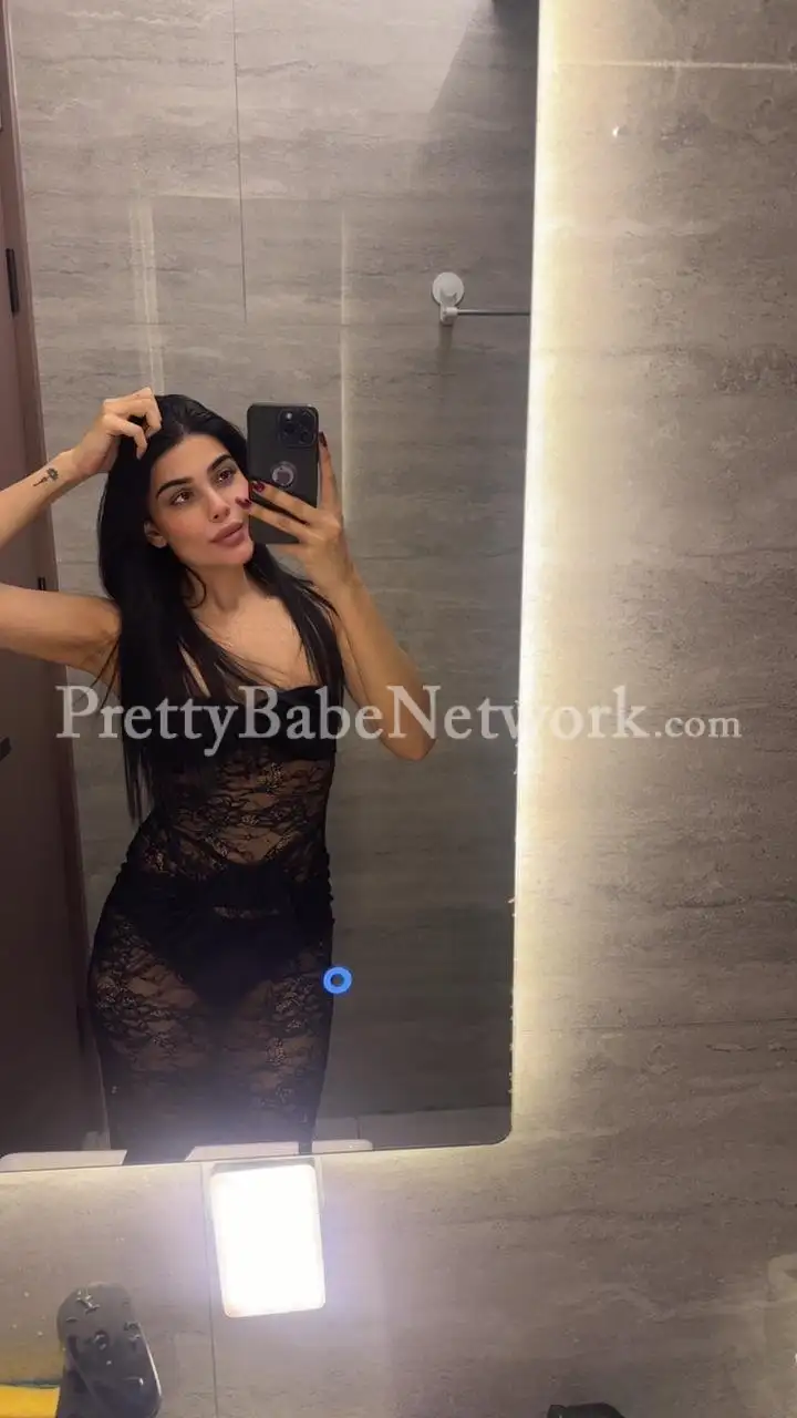 Tania Sharma—Air hostess Escort in Noida Sector 15 for Private Meetups